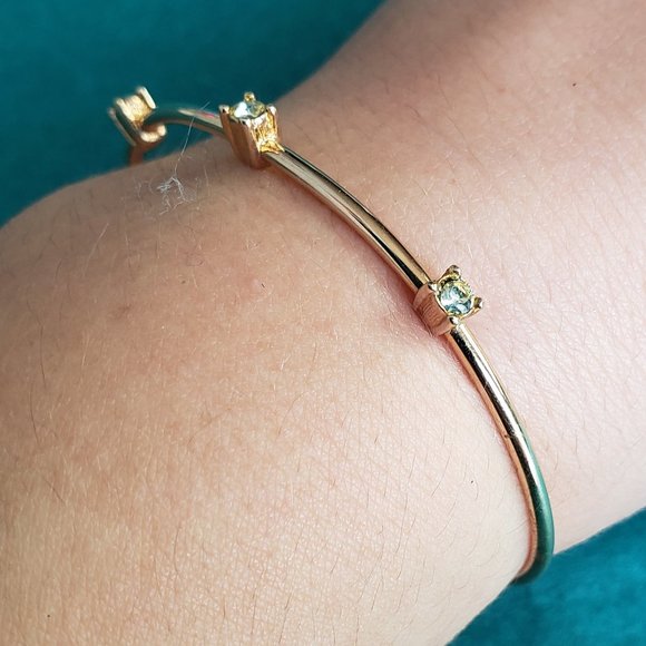 2/15$ Avon minimalist 3 rhinestones bracelet - Picture 3 of 6